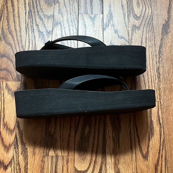 Roxy Platform Flip Flops - Picture 3 of 3